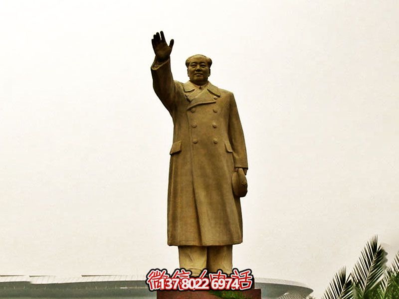 毛澤東偉人銅雕揮手，宣揚(yáng)偉大精神！
