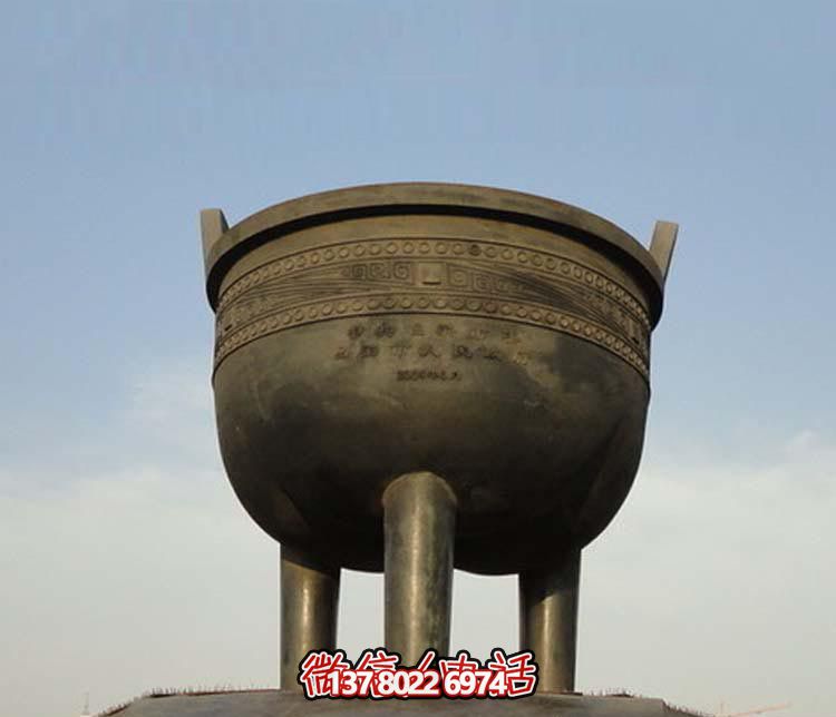 大型青銅圓形香爐，裝飾廣場(chǎng)景區(qū)