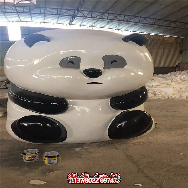 玻璃鋼雕塑熊貓公仔，環(huán)?？ㄍ〝[放裝飾商場(chǎng)