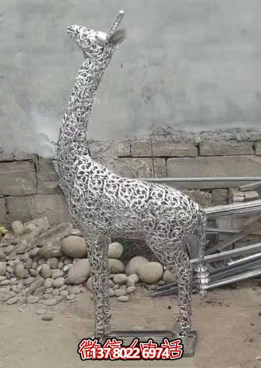 以藝術(shù)打造不銹鋼小鹿雕塑，讓?xiě)敉鈭@林景觀更加鏤空精美