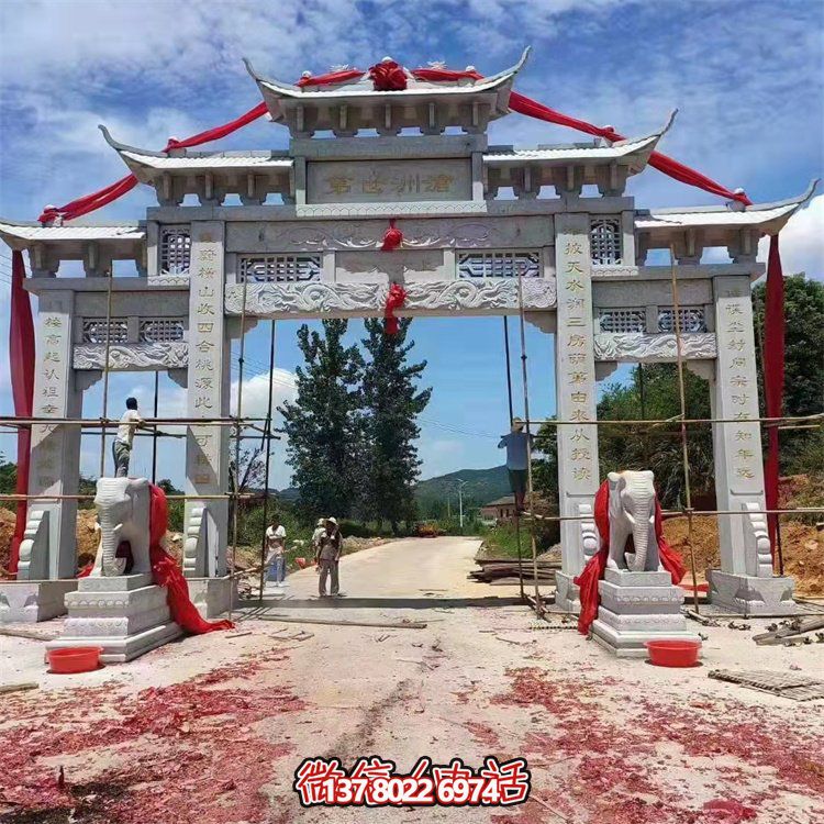 集道路四柱、花崗巖、花崗石雕和牌樓于一體的精美絕倫藝術(shù)品