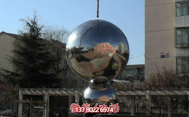 不銹鋼球體雕塑，鏡面反光，室外裝點(diǎn)美化