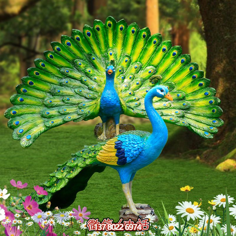 玻璃鋼彩繪孔雀雕塑，為公園草地增添靈動之美