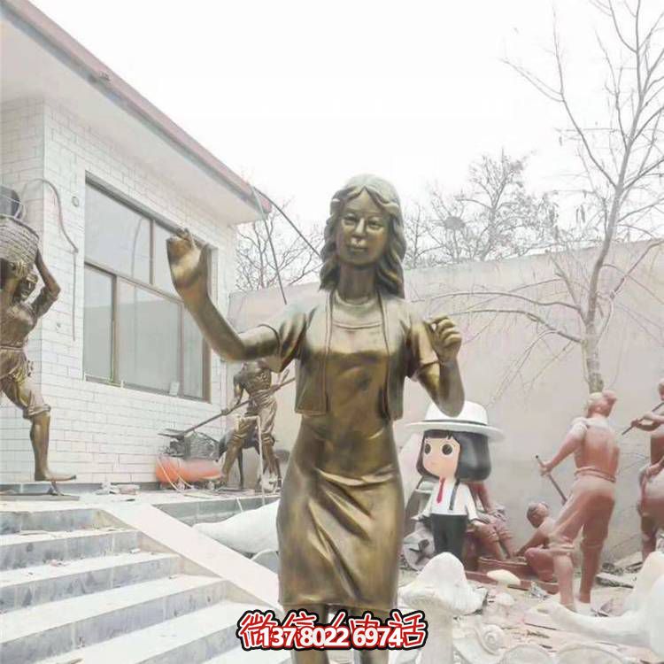 仿銅雕塑玻璃鋼抽象人物，為公園戶外裝飾