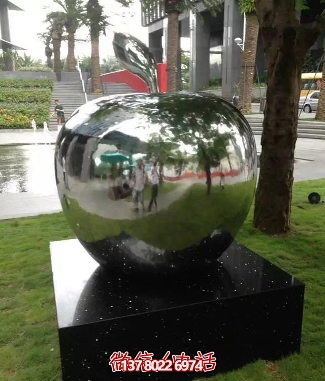 不銹鋼蘋果雕塑擺件，讓你的戶外空間更有創(chuàng)意！