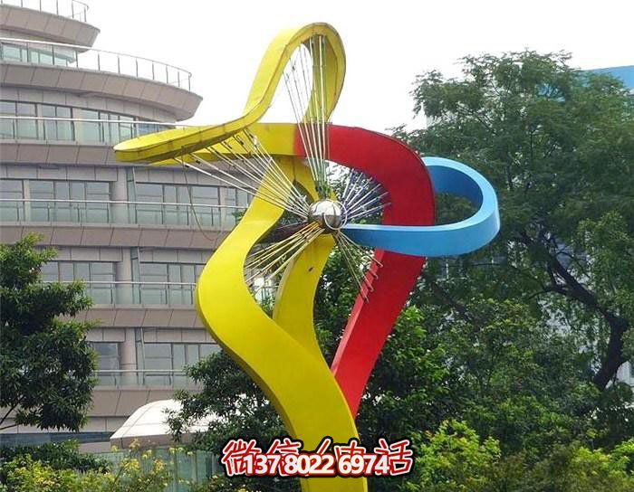 美輪美奐的不銹鋼彩虹舞景觀雕塑，點(diǎn)綴小區(qū)環(huán)境