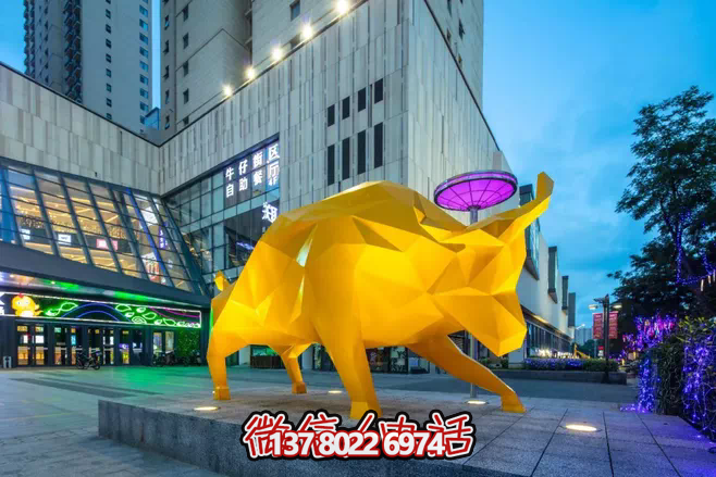 玻璃鋼彩繪雕塑讓你的廣場(chǎng)現(xiàn)象級(jí)創(chuàng)意牛！
