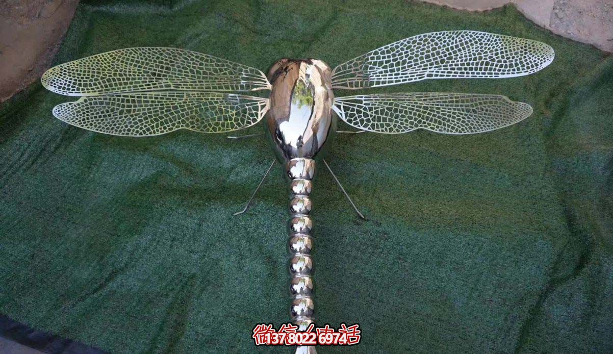 不銹鋼蜻蜓雕塑，點(diǎn)綴小區(qū)售樓部鏤空裝飾
