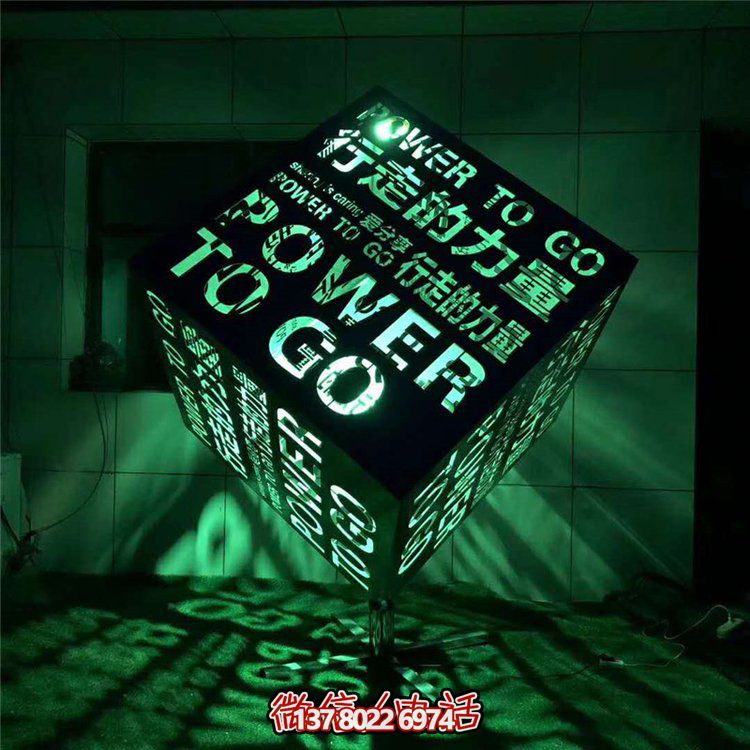 不銹鋼發(fā)光魔方雕塑，點(diǎn)亮售樓處廣場景觀裝飾