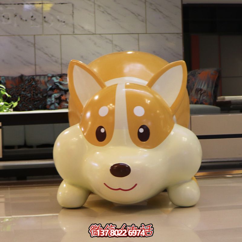 新推出的可愛卡通玻璃鋼著狗雕塑游樂園，給你一個全新的游樂體驗！