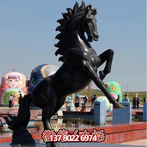 大型仿銅馬玻璃鋼雕塑，為廣場景觀增添無限精彩