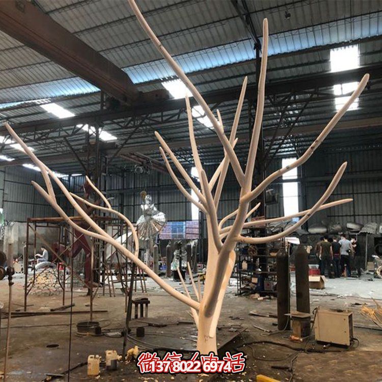 大型玻璃鋼雕塑，給酒店裝飾帶來創(chuàng)意景觀