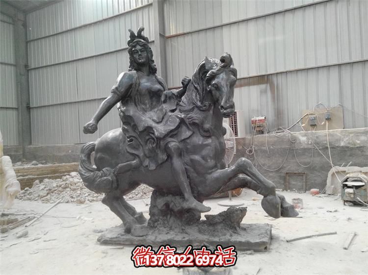 超越傳統(tǒng)，探索未知的玻璃鋼騎馬擺件