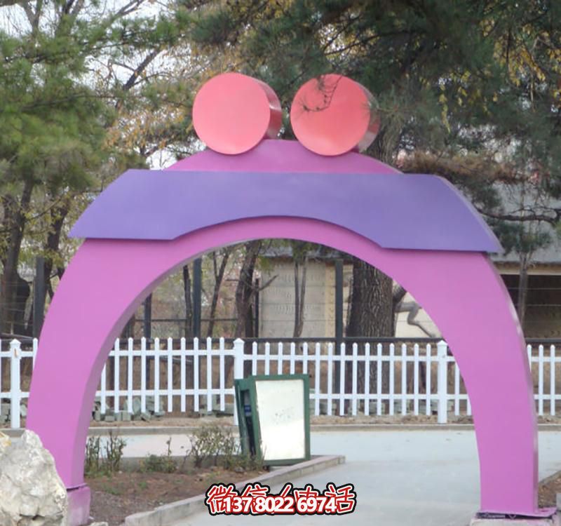 創(chuàng)意玻璃鋼愛(ài)心雕塑，裝點(diǎn)城市公園