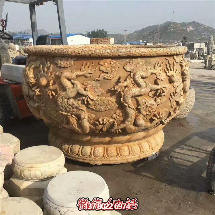 傳統(tǒng)水缸，絢麗多彩的雙龍戲紋