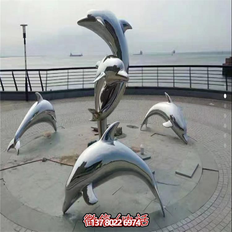 不銹鋼海豚雕塑，讓海邊的廣場(chǎng)更加美觀