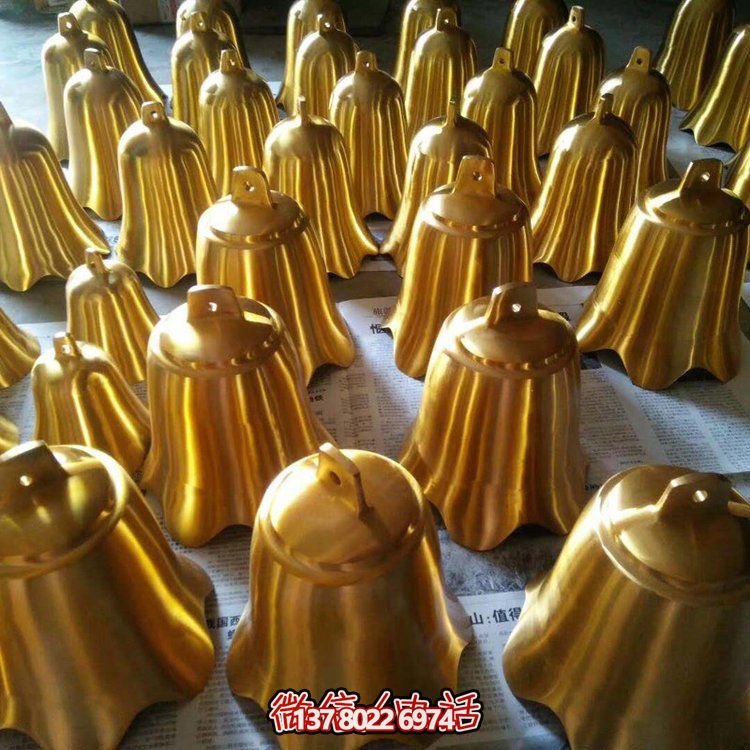 純銅雕塑銅鐘，點綴寺廟景觀