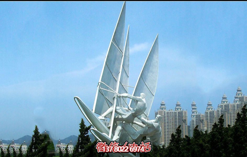 精美別墅鏤空雕塑點綴園林景觀，打造創(chuàng)意帆船