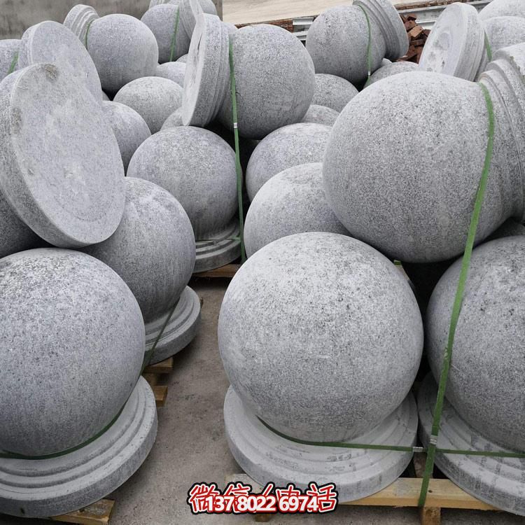 精美石雕車阻，點(diǎn)綴公園美景