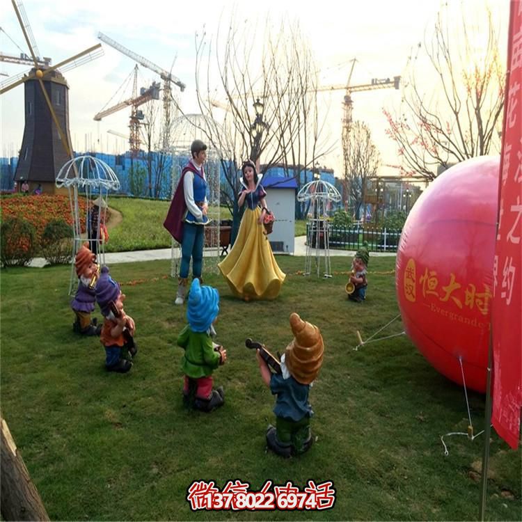 玻璃鋼小矮人彩繪卡通游樂(lè)園雕塑草坪小品