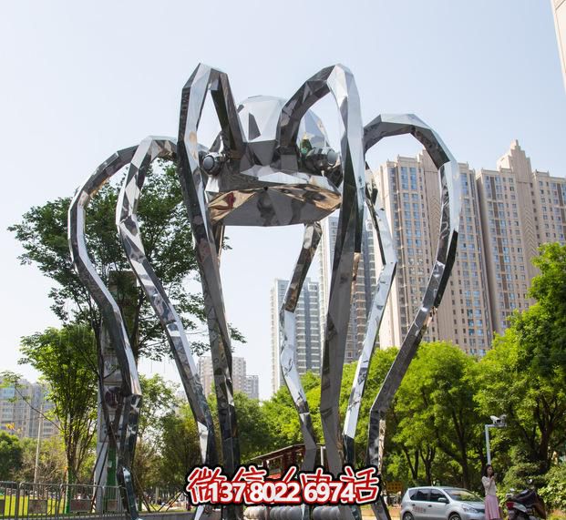 不銹鋼長腿螃蟹雕塑，為公園增添創(chuàng)意裝飾