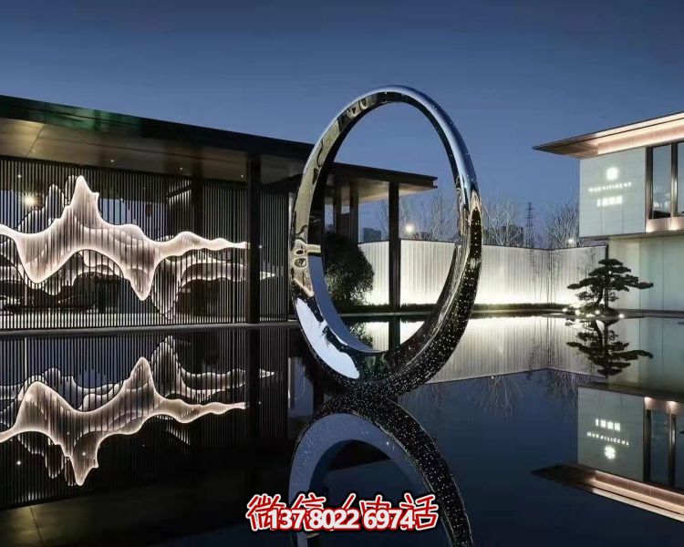 不銹鋼圓環(huán)雕塑，點綴園林別墅水池