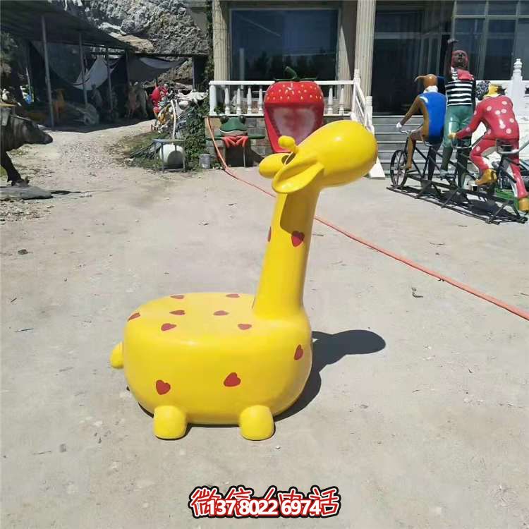 玻璃鋼長頸鹿擺件，安全可靠、適用于多種場景