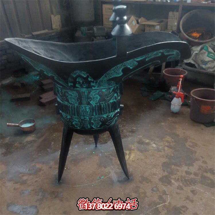 青銅仿古器皿，景觀雕塑擺放，點綴景區(qū)園林