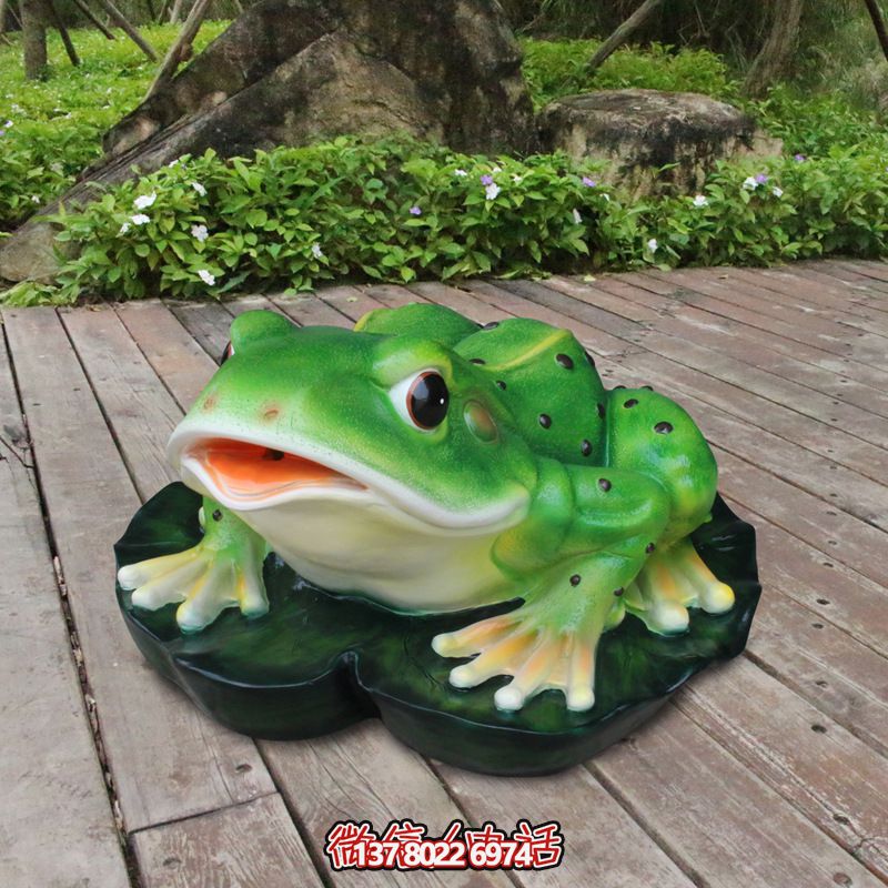 創(chuàng)意玻璃鋼青蛙雕塑，為廣場增添活力