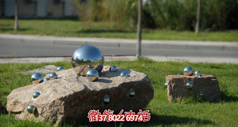 雕塑般的不銹鋼球體，帶給您不一樣的公園創(chuàng)意