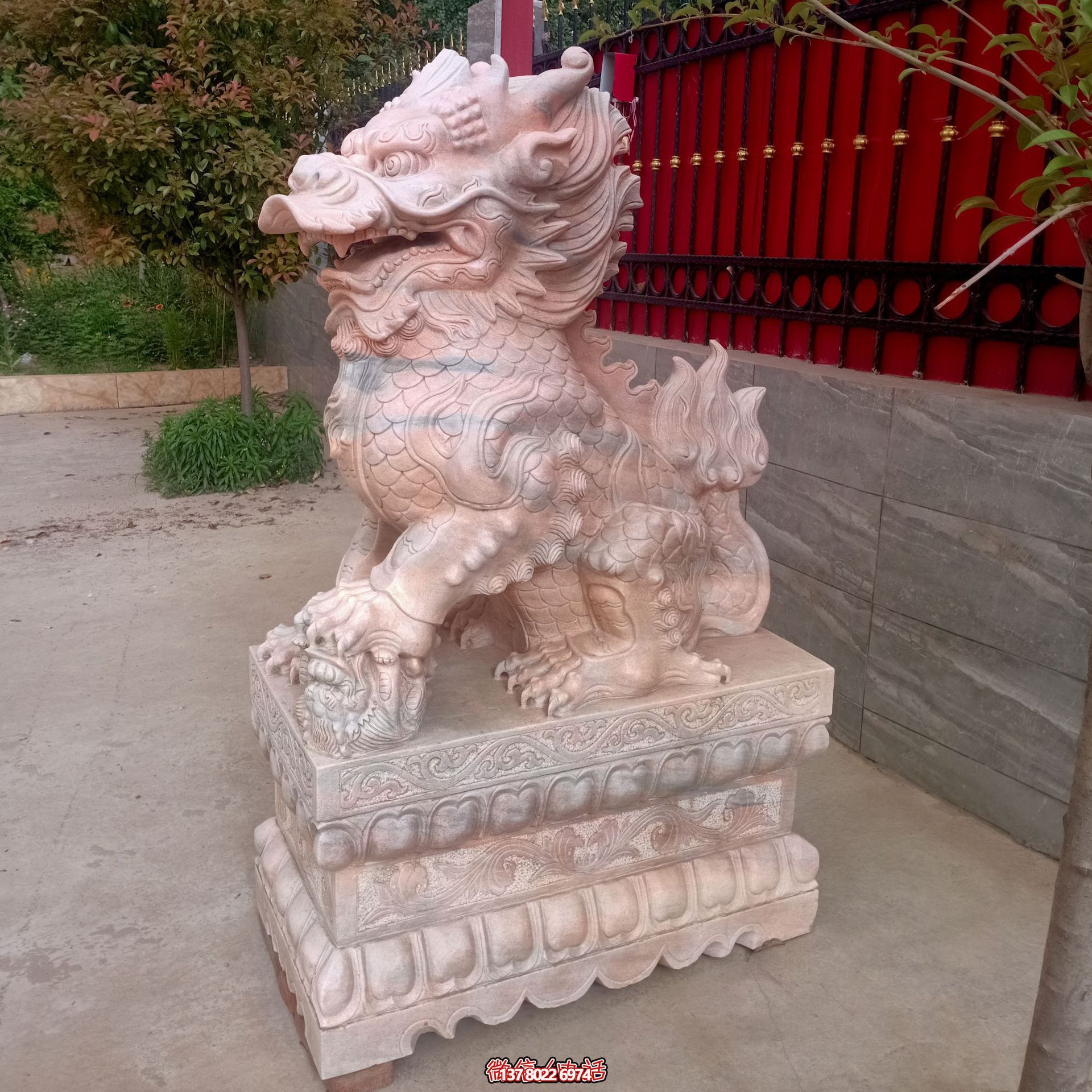 大型仿真麒麟雕塑，增添寺廟園林景觀紅晚霞之美