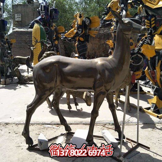 精美雕塑鹿，點(diǎn)綴園林景觀，增添藝術(shù)氣息