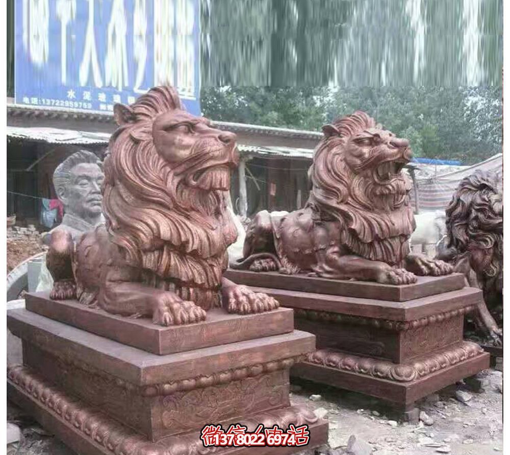 趴窩紅雕獅子仿真雕塑，守護晚霞鎮(zhèn)宅之美