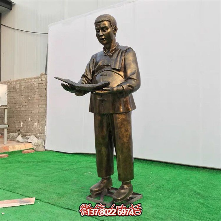 玻璃鋼仿銅人物景觀(guān)擺件，點(diǎn)綴公園美景