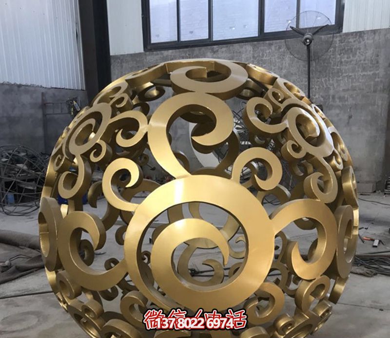 不銹鋼鏤空球雕塑，美化戶外景觀