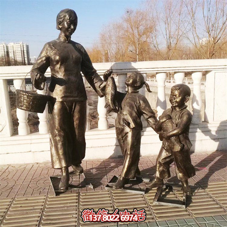 集合民俗小品、戶外街道情景及人物雕塑的主題公園