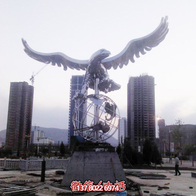 不銹鋼老鷹雕塑，點綴戶外園林景觀