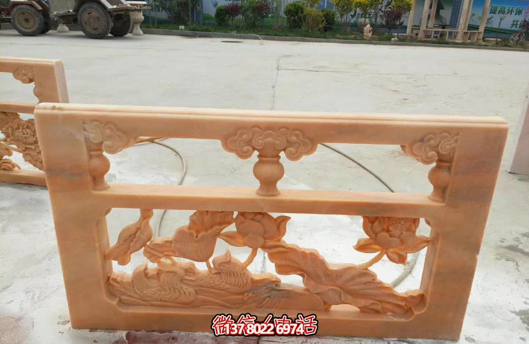 紅色浮雕護欄，點綴陽臺庭院裝飾