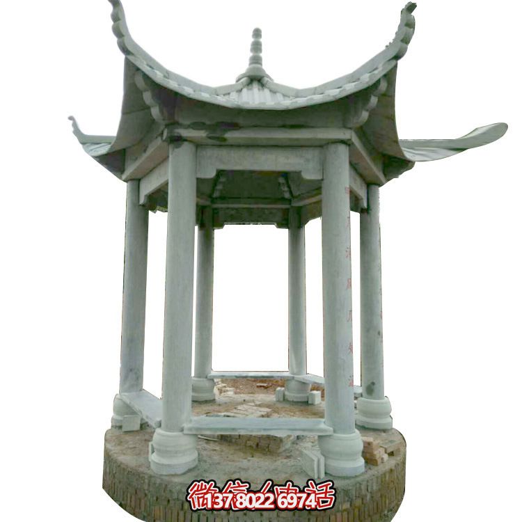 山頂簡(jiǎn)易涼亭，讓您輕松觀賞美景