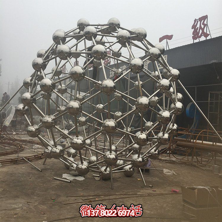 不銹鋼鏤空雕塑，為戶外景觀增添獨(dú)特色彩