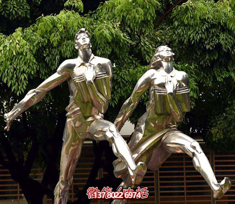 不銹鋼操場雕塑，鏡面反射跑步樂趣