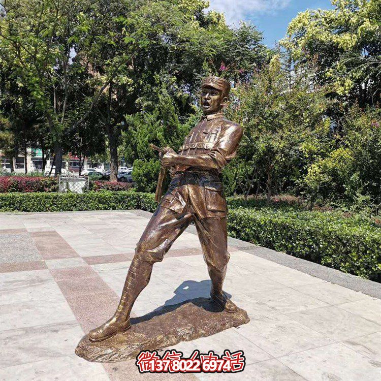 仿銅雙手端機(jī)器掃射八路軍戰(zhàn)士玻璃鋼塑像