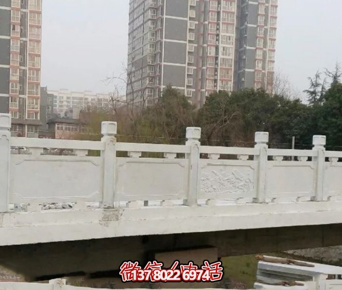 漢白玉鑲嵌欄桿，雕塑點(diǎn)綴美麗小區(qū)公園