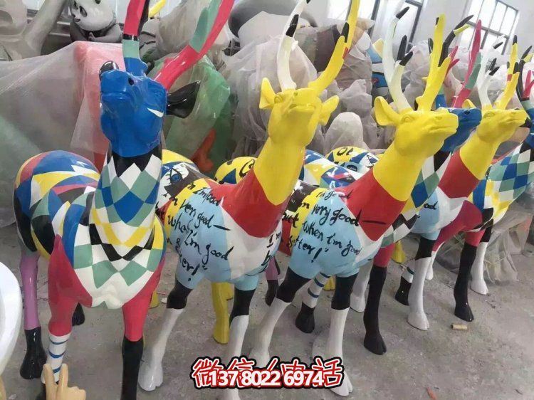 彩繪玻璃鋼鹿雕塑，商場、兒童樂園風(fēng)格擺件