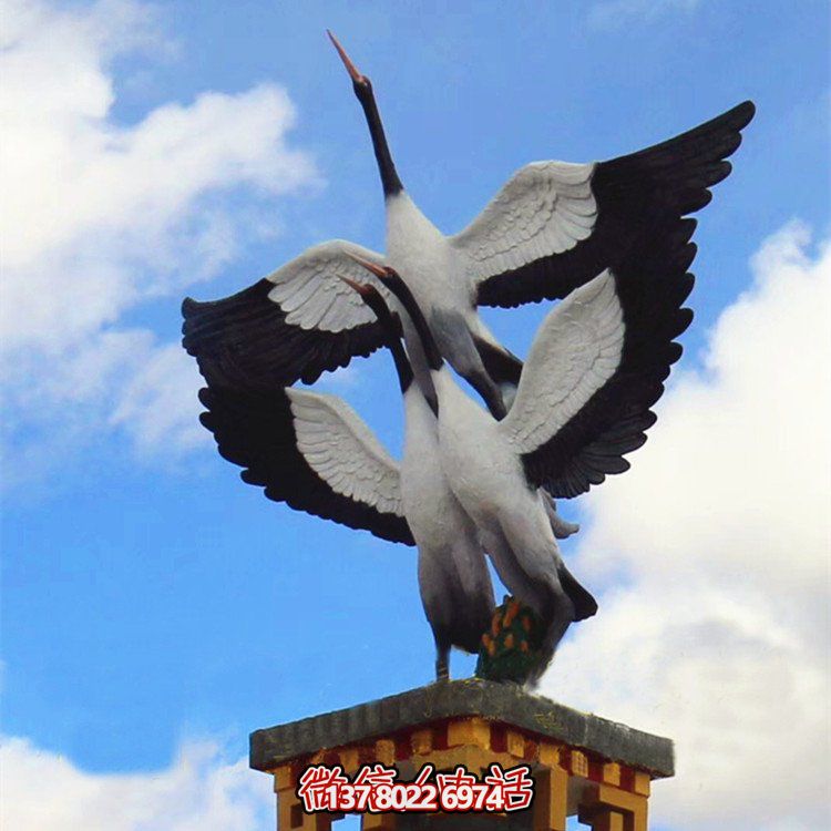 大型玻璃鋼仿真仙鶴雕塑，為公園廣場(chǎng)擺放