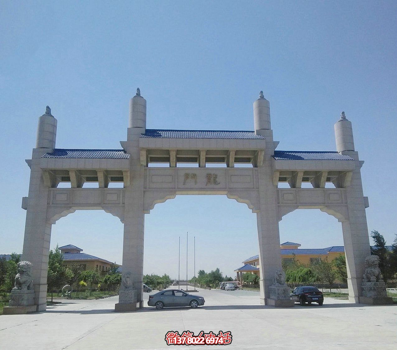 精致的大理石牌坊雕塑，為企業(yè)廠區(qū)增添精致的視覺氛圍