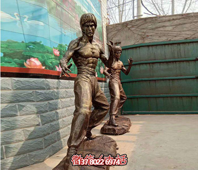 “李小龍雕塑從電影院到廣場，功夫明星永存”