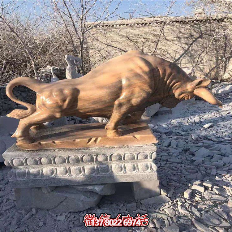 斗牛，晚霞紅大理石石雕牛