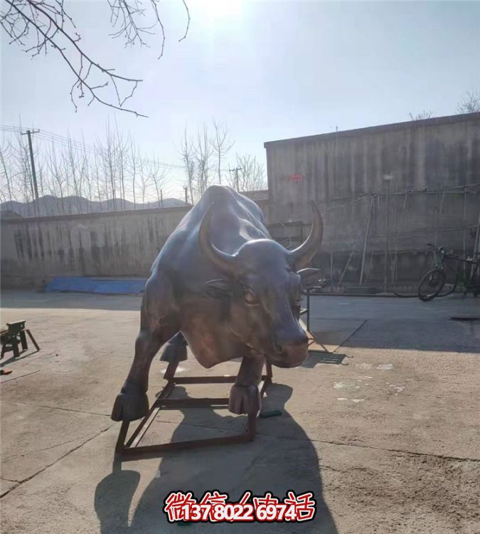 廣場玻璃鋼仿銅勤奮的牛大型動(dòng)物雕塑