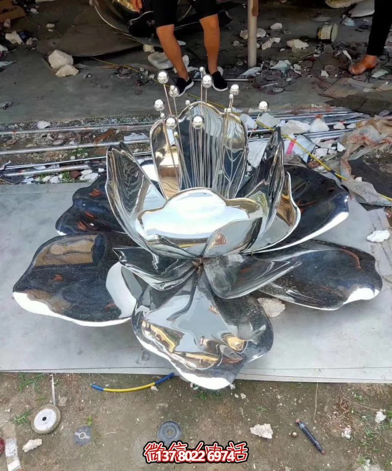 廣場(chǎng)抽象不銹鋼園林鏡面水仙花花朵雕塑 廣場(chǎng)抽象不銹鋼園林鏡面水仙花花朵雕塑